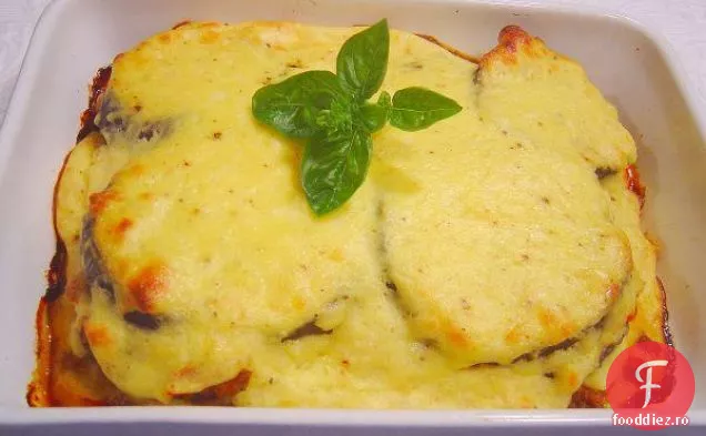 Moussaka cu Halloumi și topping de brânză Ricotta