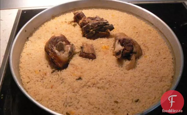 Picior de miel cu sos de usturoi