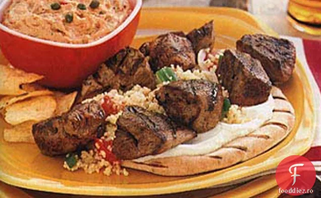 Chimen la grătar-Pitas de miel cu cuscus și iaurt
