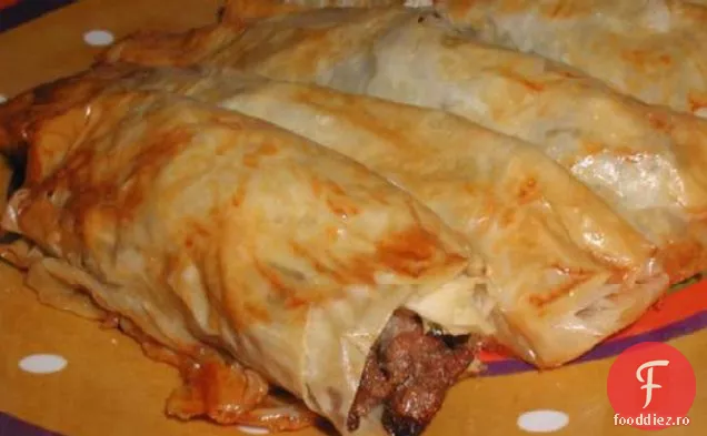 Bourek (Produse De Patiserie Umplute Cu Carne)