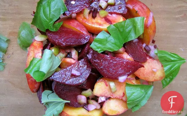 Salată De Piersici Și Sfeclă Prăjită