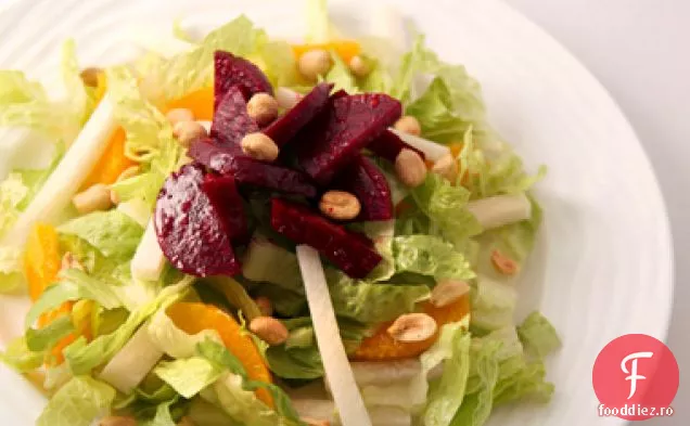 Salată De Ajunul Crăciunului Cu Jicama, Sfeclă, Portocale Și Arahide