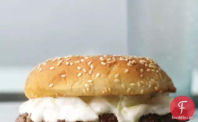 Burger de miel cu sos de iaurt