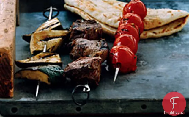 Kebaburi de miel, roșii și dovlecei cu ierburi