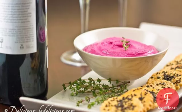 Baie De Sfeclă Roșie, Cimbru Și Feta Cu Năut Și Biscuiți De Susan Negru