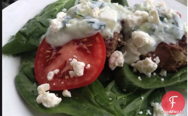 Burgeri de miel cu tzatziki bătuți