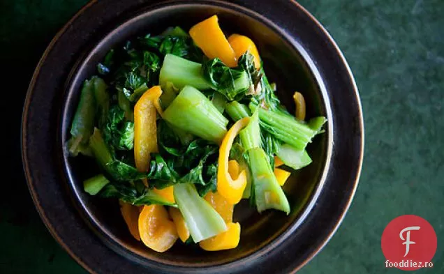 Baby Bok Choy Cu Ardei Gras Galben