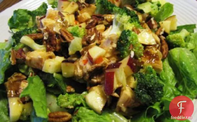 Salată De Pui Cu Broccoli