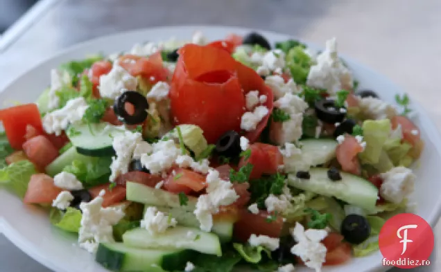 Salată Mediteraneană