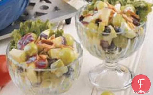 Salată Nouă Waldorf
