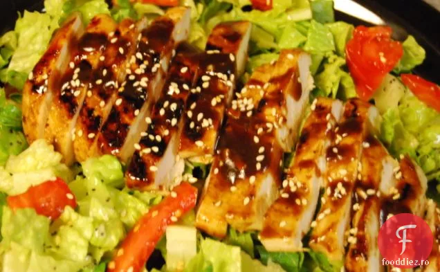Salată Asiatică De Pui La Grătar