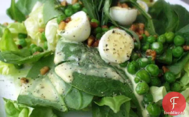 Salată Fancy Shmancy cu ouă de prepeliță și sos de tarhon