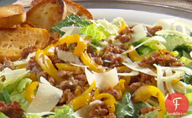 Salată de cârnați și ardei