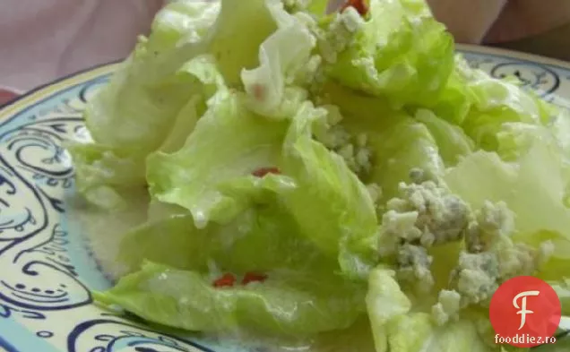 Inimi Iceberg cu vinaigretă de brânză albastră