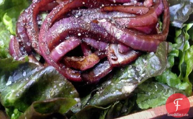 Salată Roșie Cu Ceapă Balsamică
