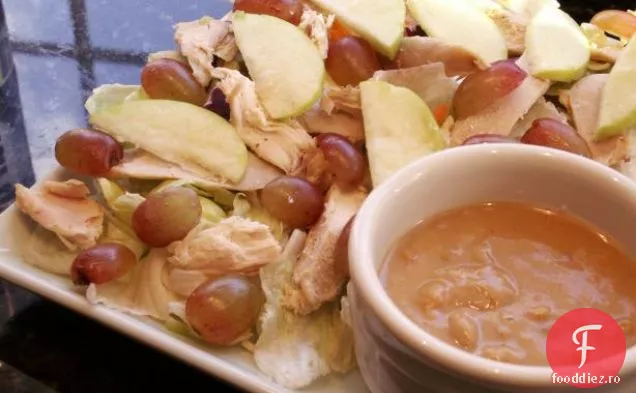 Salată grecească cu Orzo și mazăre cu ochi negri