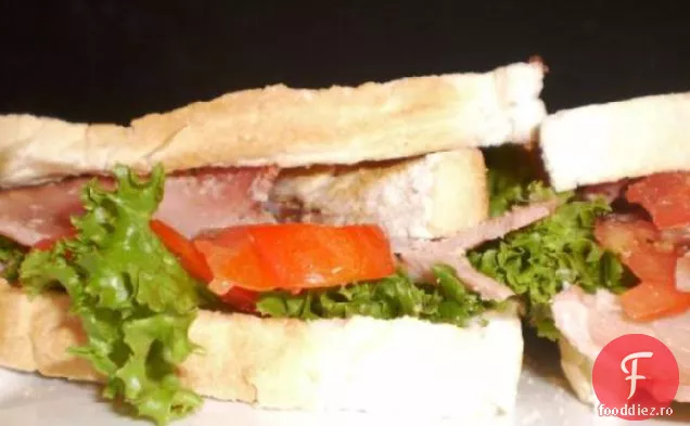 Blet-Bacon, salată verde, ou și roșii