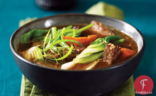 Carne de vită în stil chinezesc, cartof dulce și tocană Bok Choy