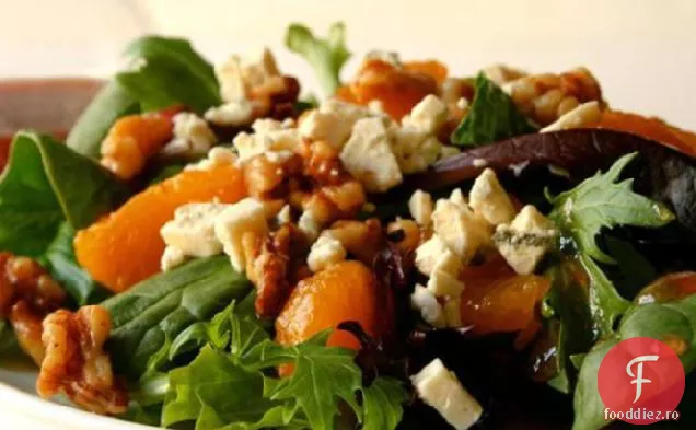 Salată de nucă prăjită cu portocale mandarine și Brânză Gorgonzola