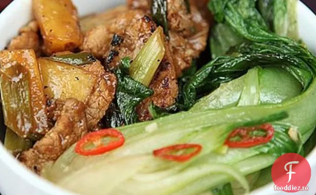Carne De Porc Și Ananas Se Amestecă Cu Pak Choi