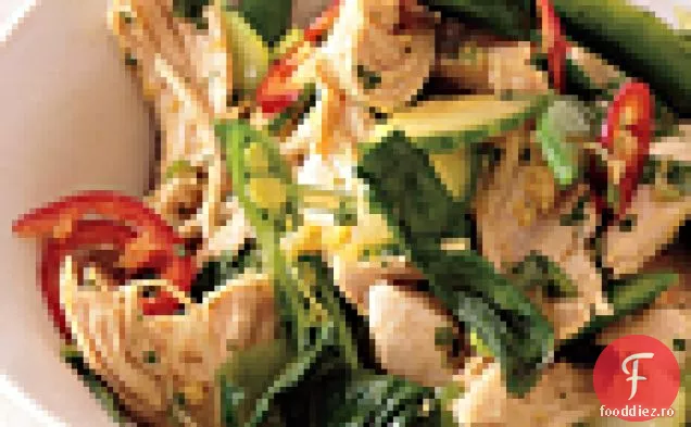 Salată asiatică de pui cu mazăre și Bok Choy