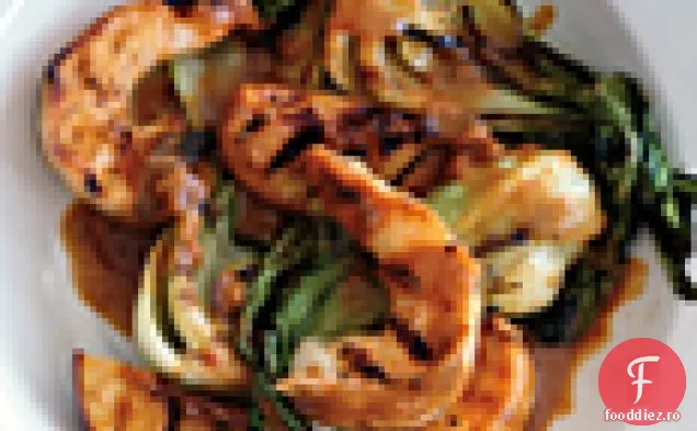 Satay de creveți la grătar cu piersici și Bok Choy