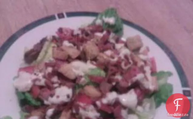 Salata de vită, slănină și brânză albastră a lui Darthlaurie