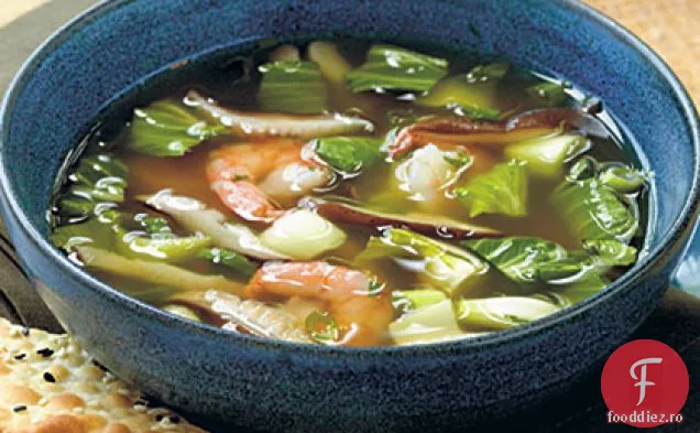 Supă orientală cu ciuperci, Bok Choy și creveți