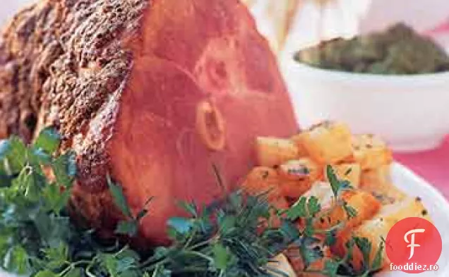 Șuncă cu crustă de condimente cu sos de muștar de arțar