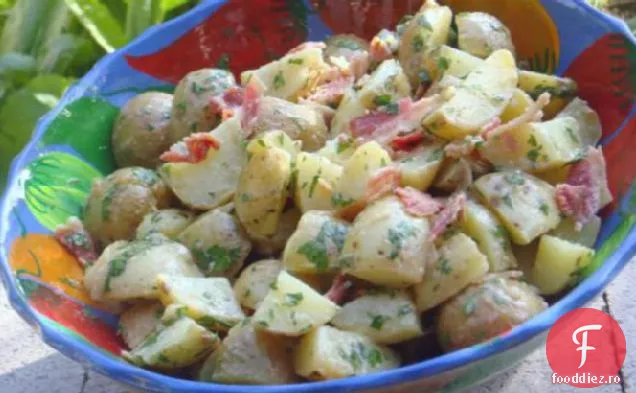 Salată de cartofi cu slănină și pătrunjel