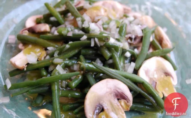 Salată de fasole verde și ciuperci