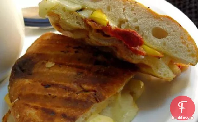 Brie și Apple Panini