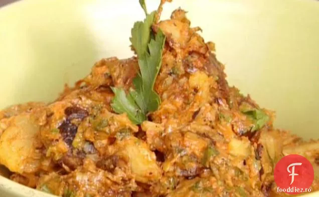 Salată de cartofi Yukon Gold la grătar cu ardei roșu-maioneză de boia afumată