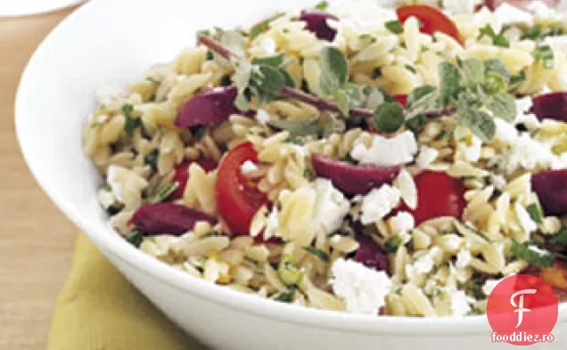 Salată de Orzo, Feta și roșii cu vinetă de maghiran