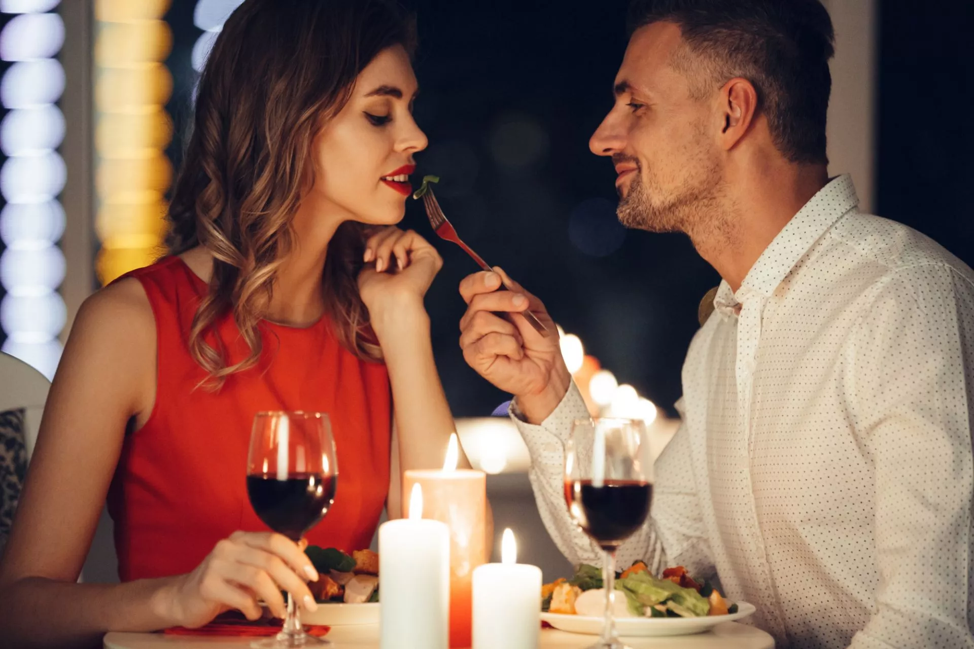 31 de idei de cină romantică care vor crea starea potrivită