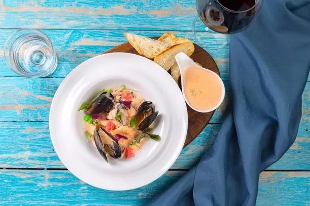 Salată de creveți și Crab
