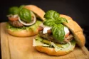 5 rețete de hamburger delicios de unice pe care să le încercați astăzi!